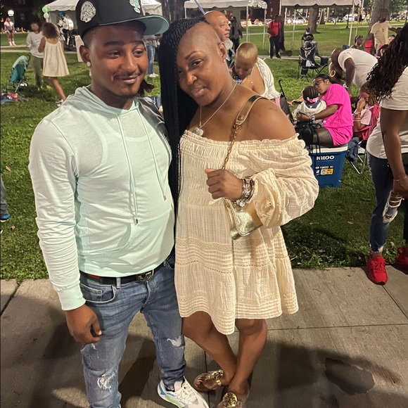 Meet your Posher, Dawn - Picture 1 of 1